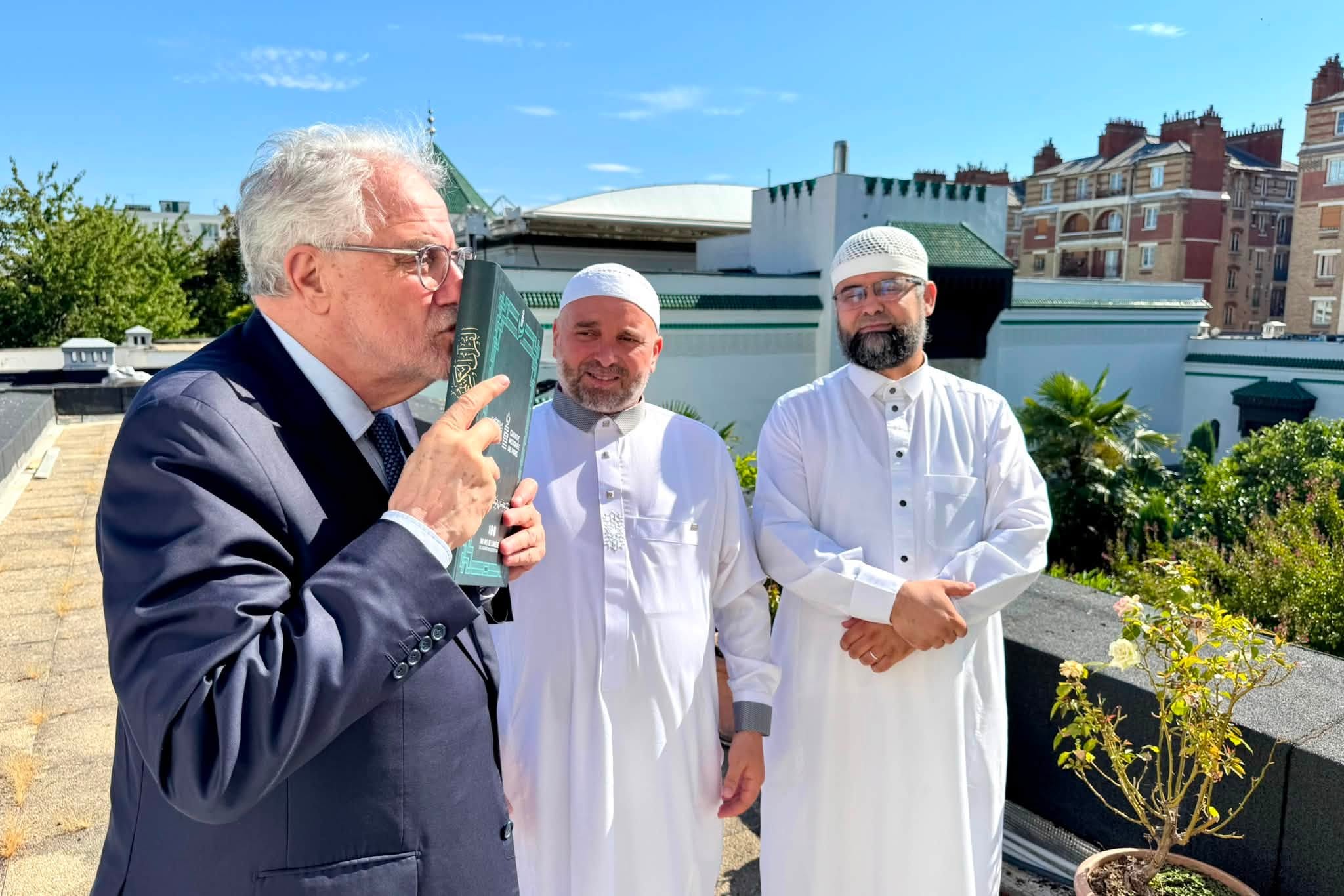 25 000 exemplaires du Coran Ã©ditÃ©s en AlgÃ©rie : le recteur de la Grande mosquÃ©e de Paris remercie le prÃ©sident Tebboune